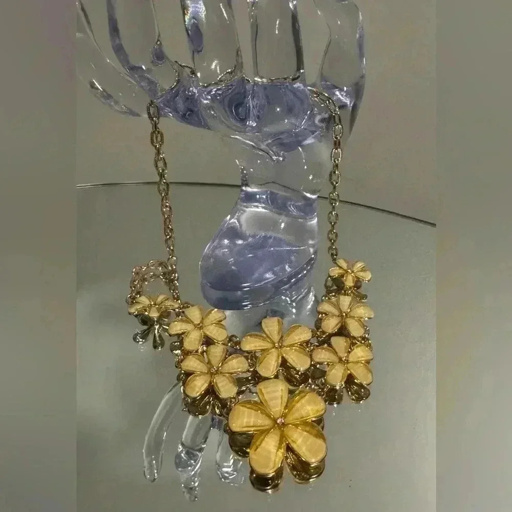 2 for $30 💎Vintage Floral Necklace - Picture 5 of 16